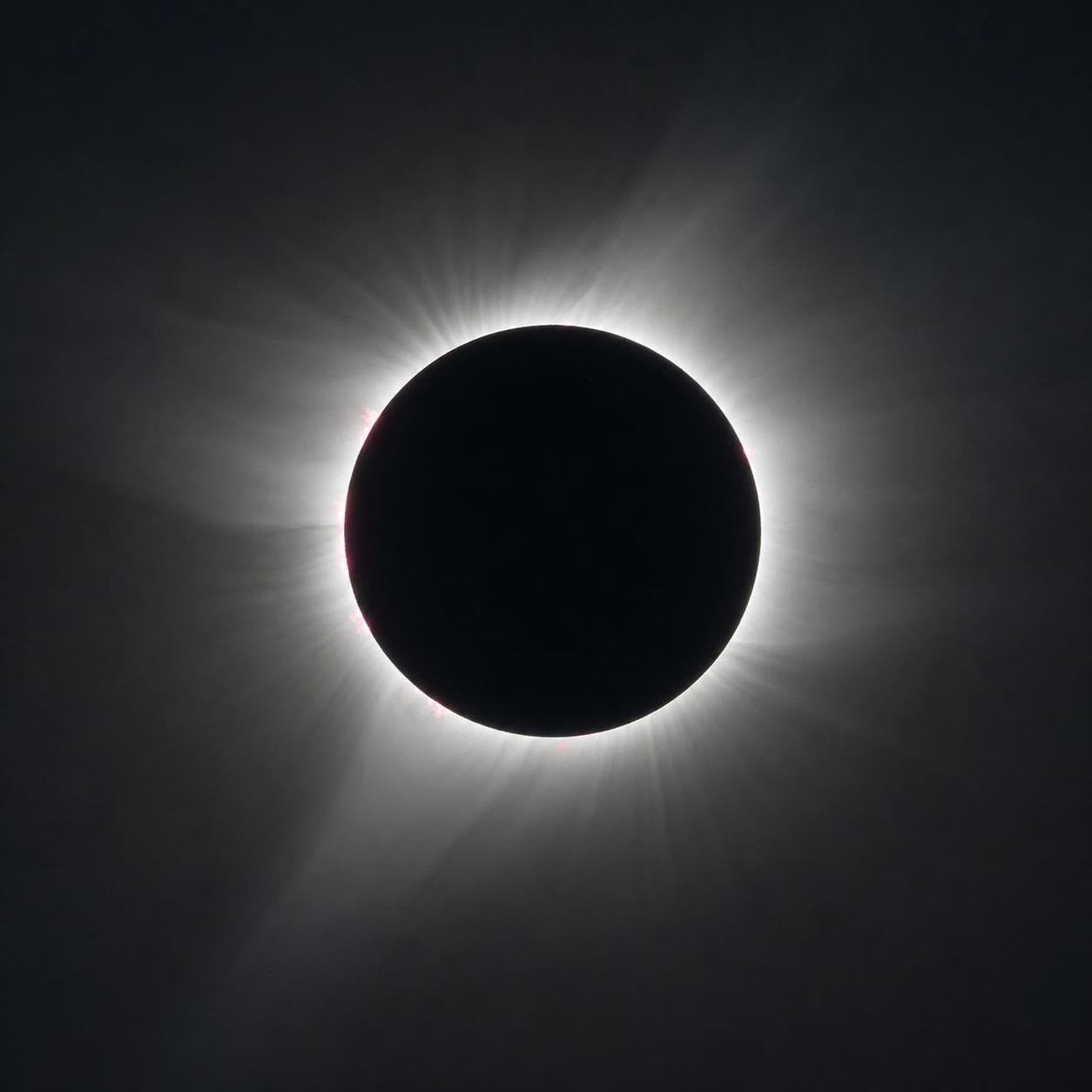 Eclissi solari: perché la Luna copre esattamente il Sole (e non durerà per sempre)