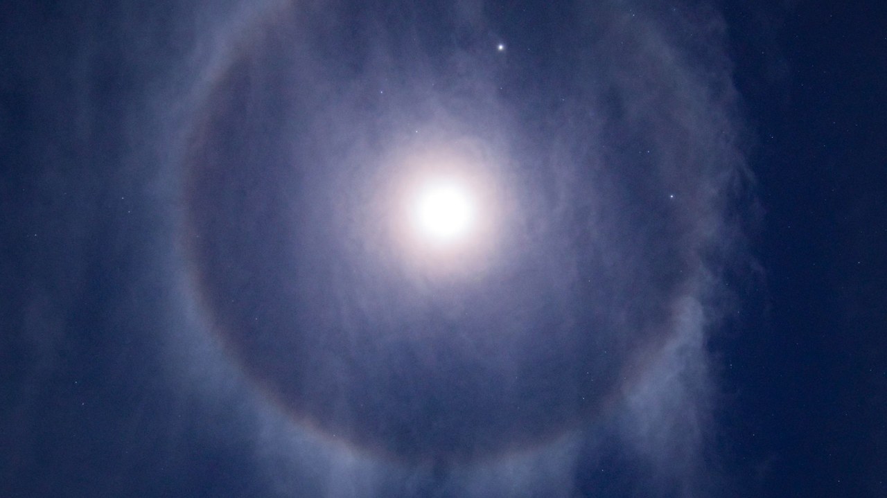 Gli aloni intorno alla Luna e al Sole: cosa sono davvero